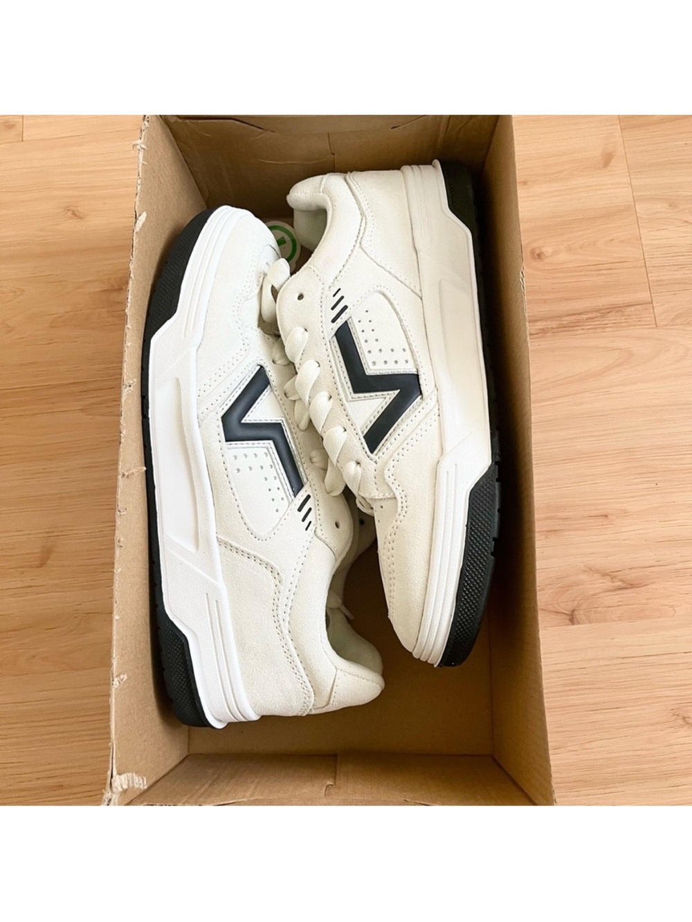Vans Upland Suede
Marshmallow Silver Women
11.0 US Mens 9.5 US - Picture 11 of 12